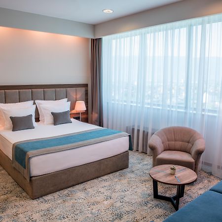 拉顿广场酒店 塞拉耶佛 外观 照片 A room at the hotel