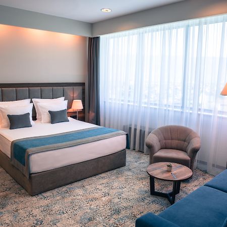 拉顿广场酒店 塞拉耶佛 外观 照片 A room at the hotel