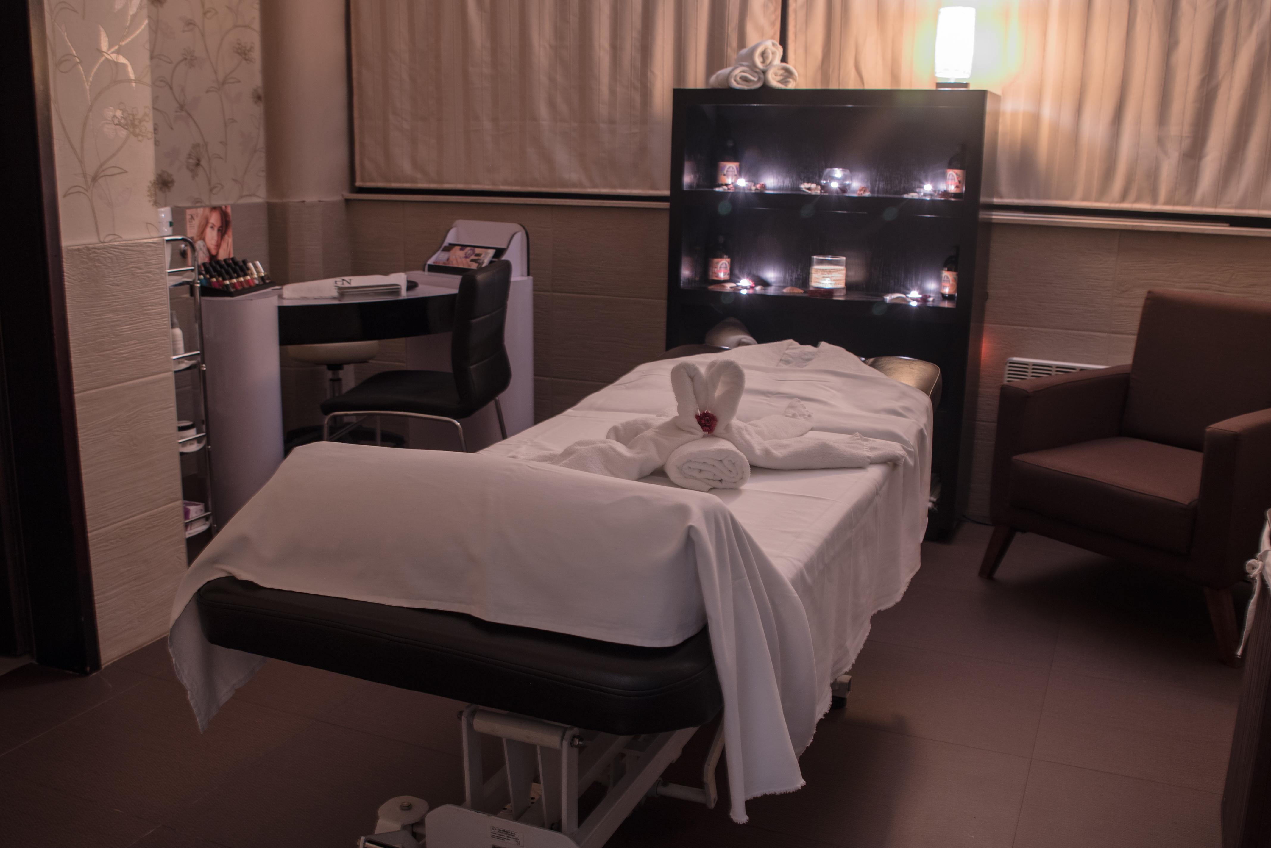 拉顿广场酒店 塞拉耶佛 外观 照片 A massage bed