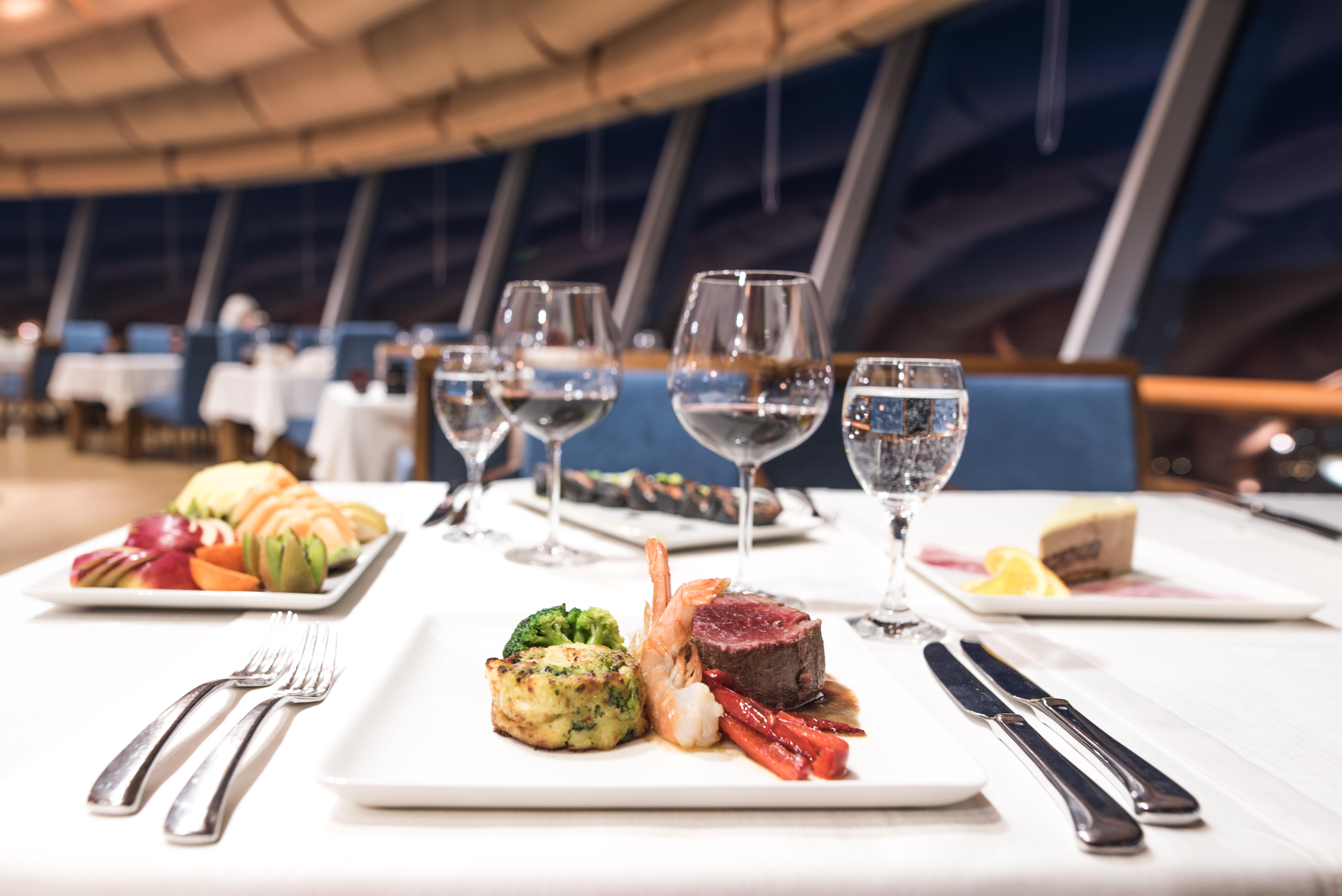 拉顿广场酒店 塞拉耶佛 外观 照片 A meal served in the First Class cabin of an Airbus A380