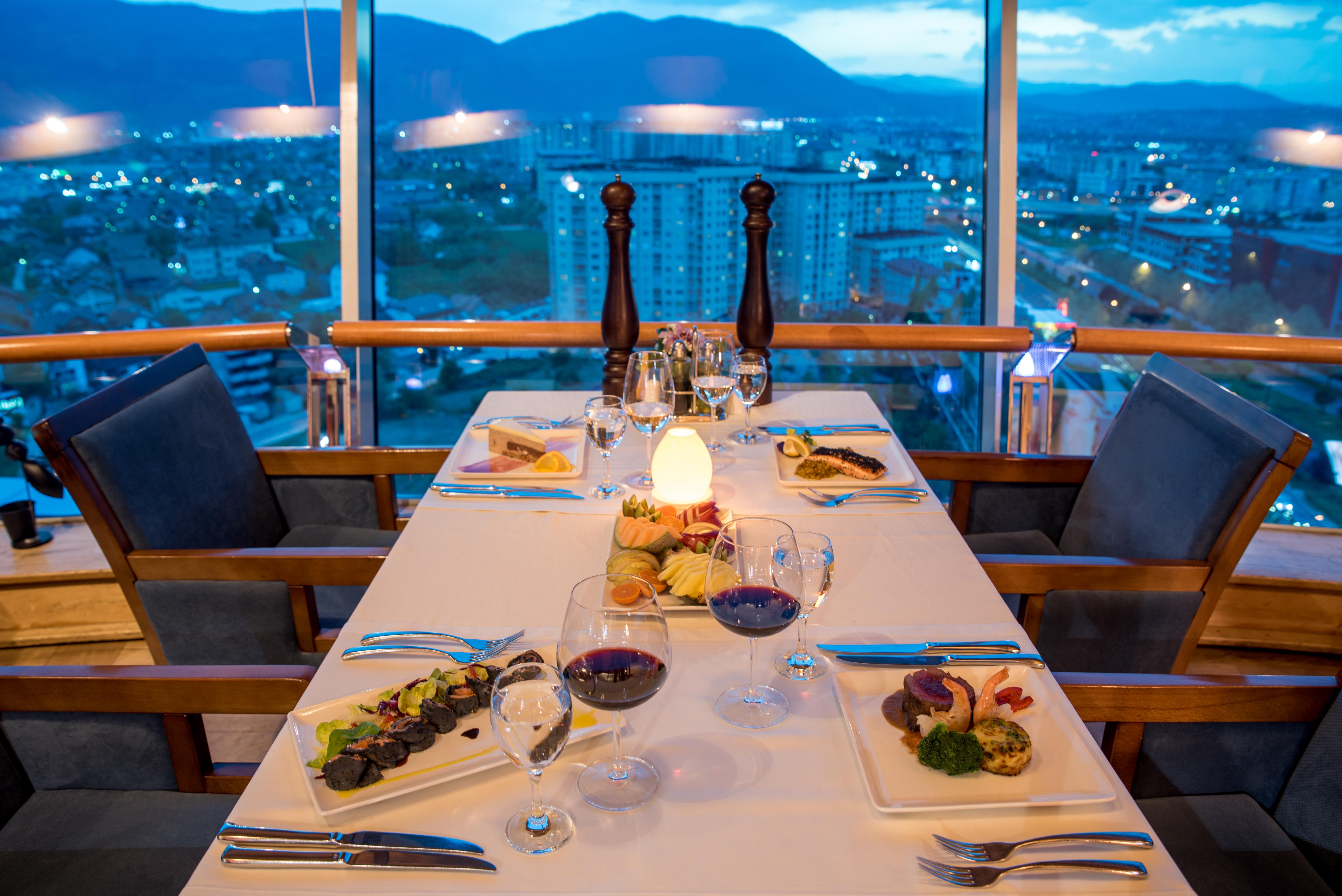 拉顿广场酒店 塞拉耶佛 外观 照片 The Sky Bar