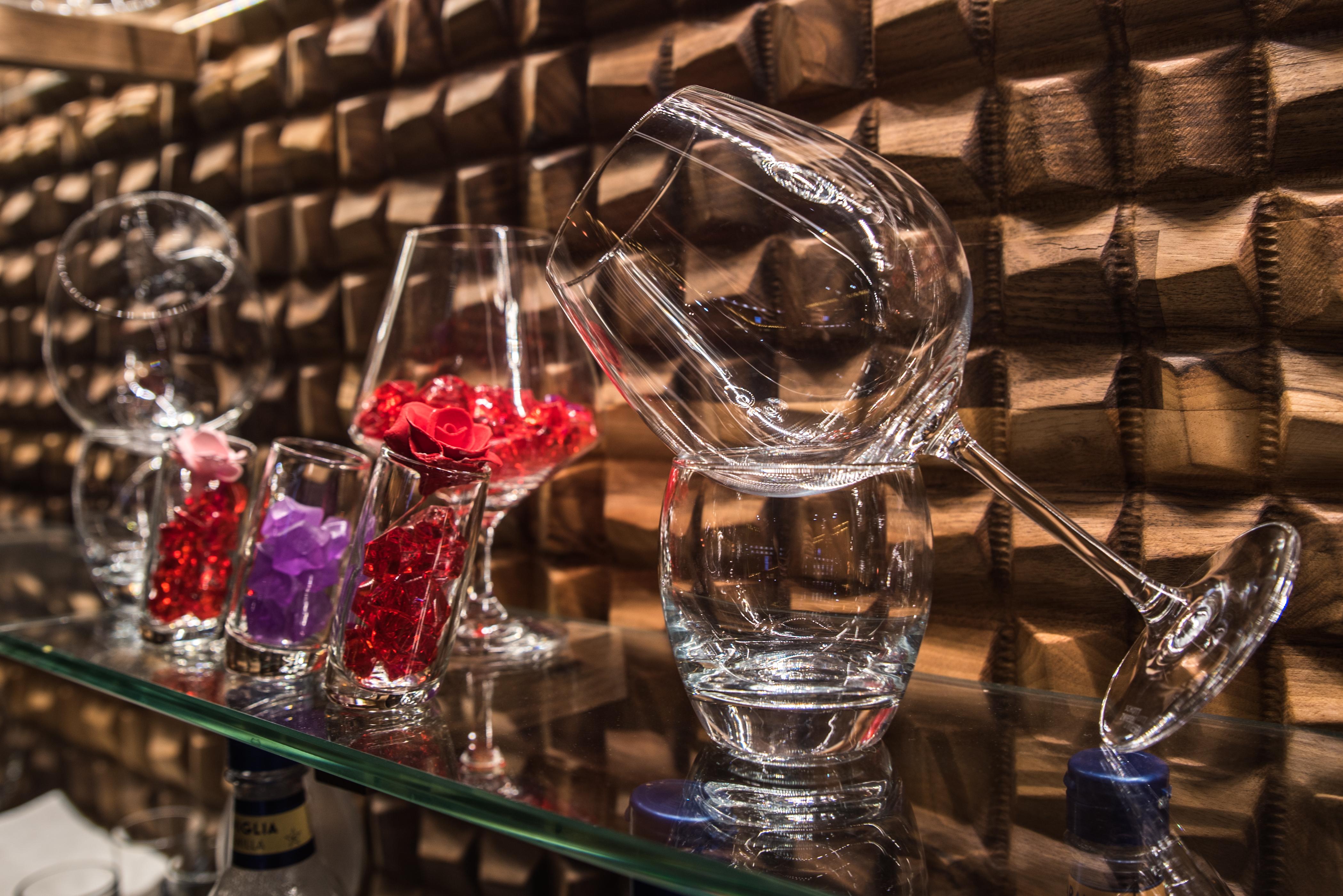 拉顿广场酒店 塞拉耶佛 外观 照片 Wine glasses