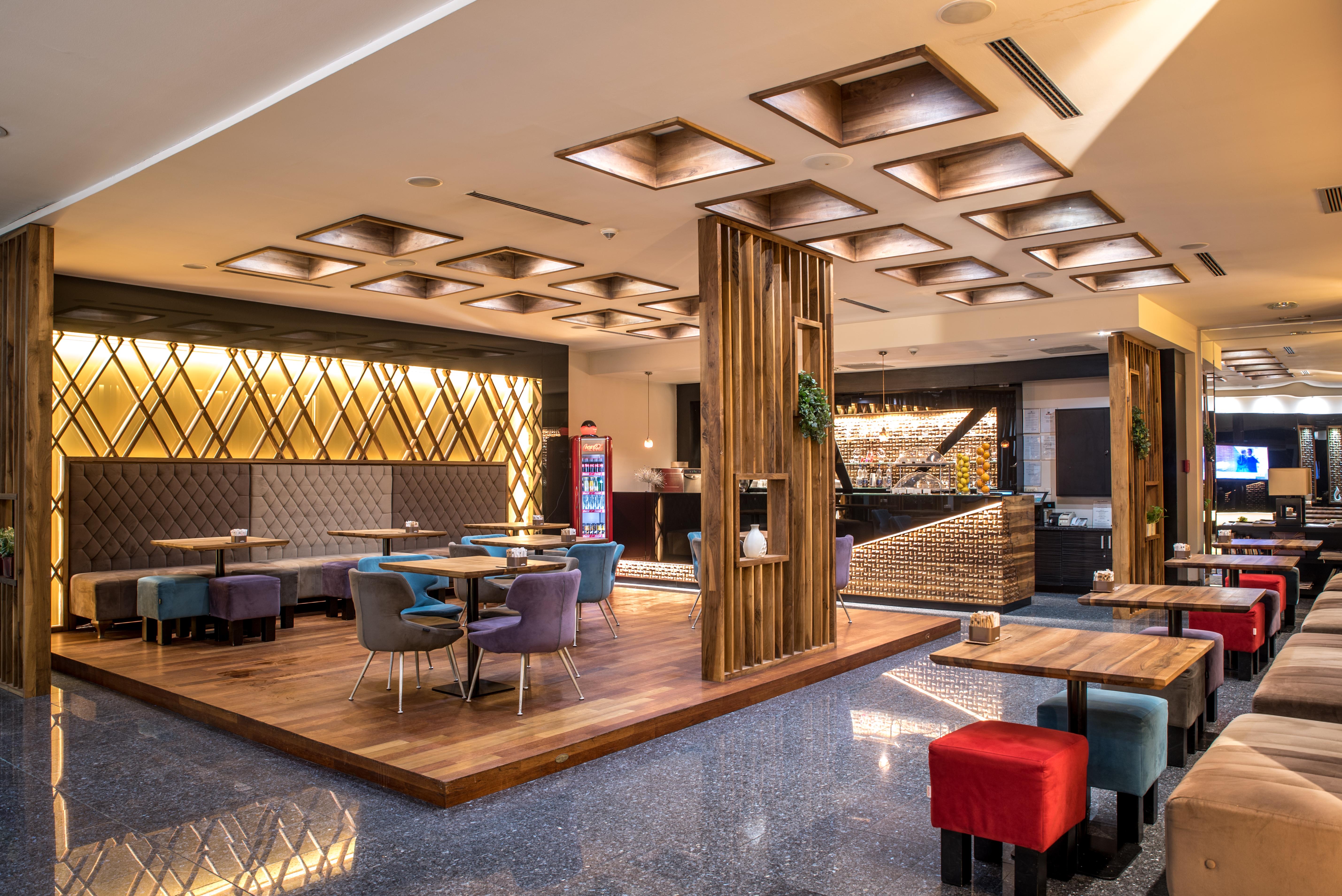 拉顿广场酒店 塞拉耶佛 外观 照片 The interior of the lounge