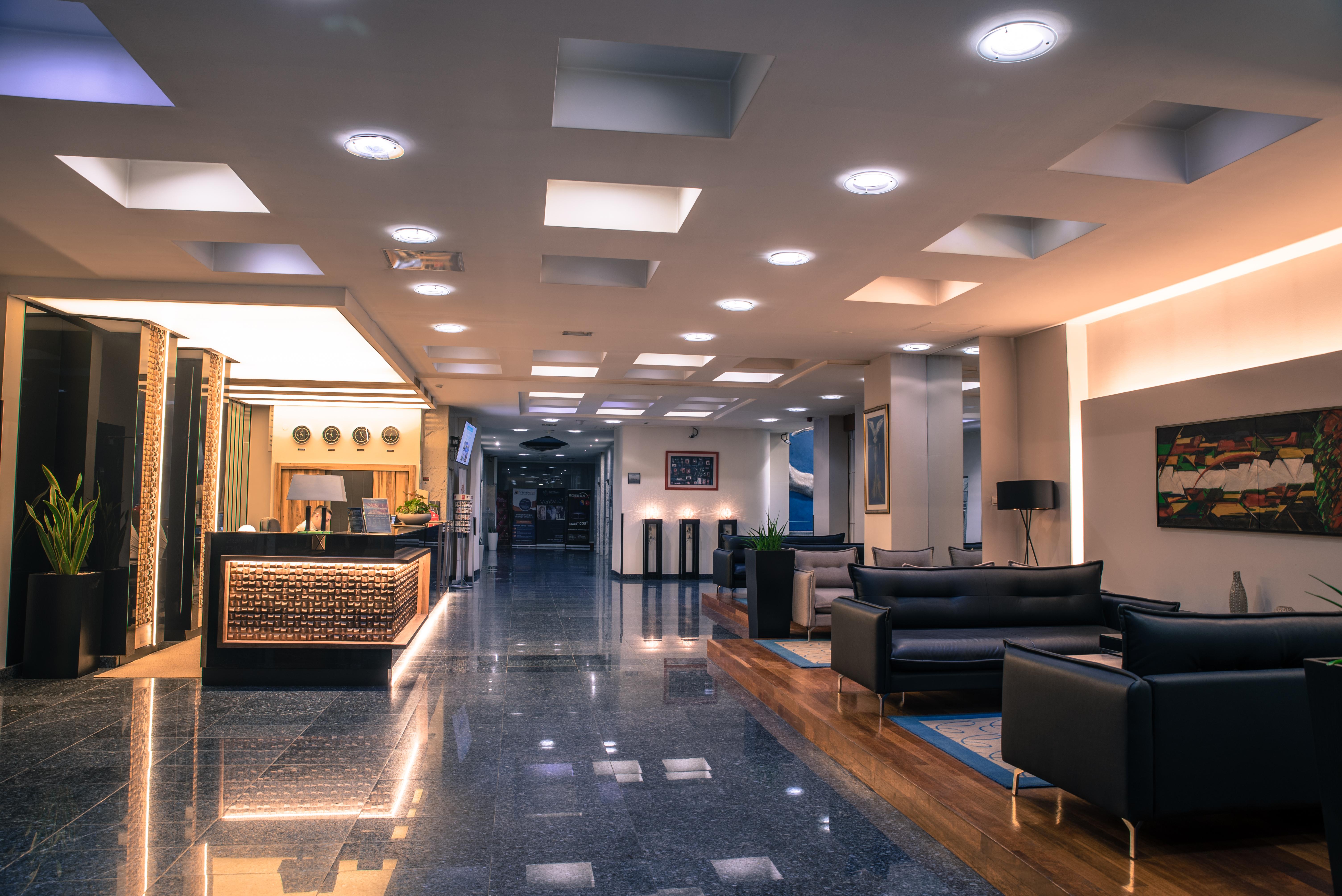 拉顿广场酒店 塞拉耶佛 外观 照片 The lobby of the hotel