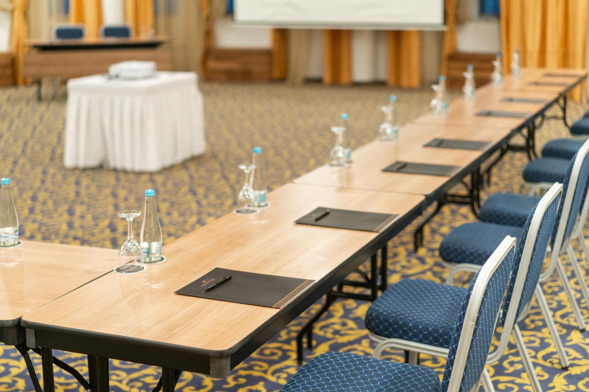 拉顿广场酒店 塞拉耶佛 外观 照片 A meeting room