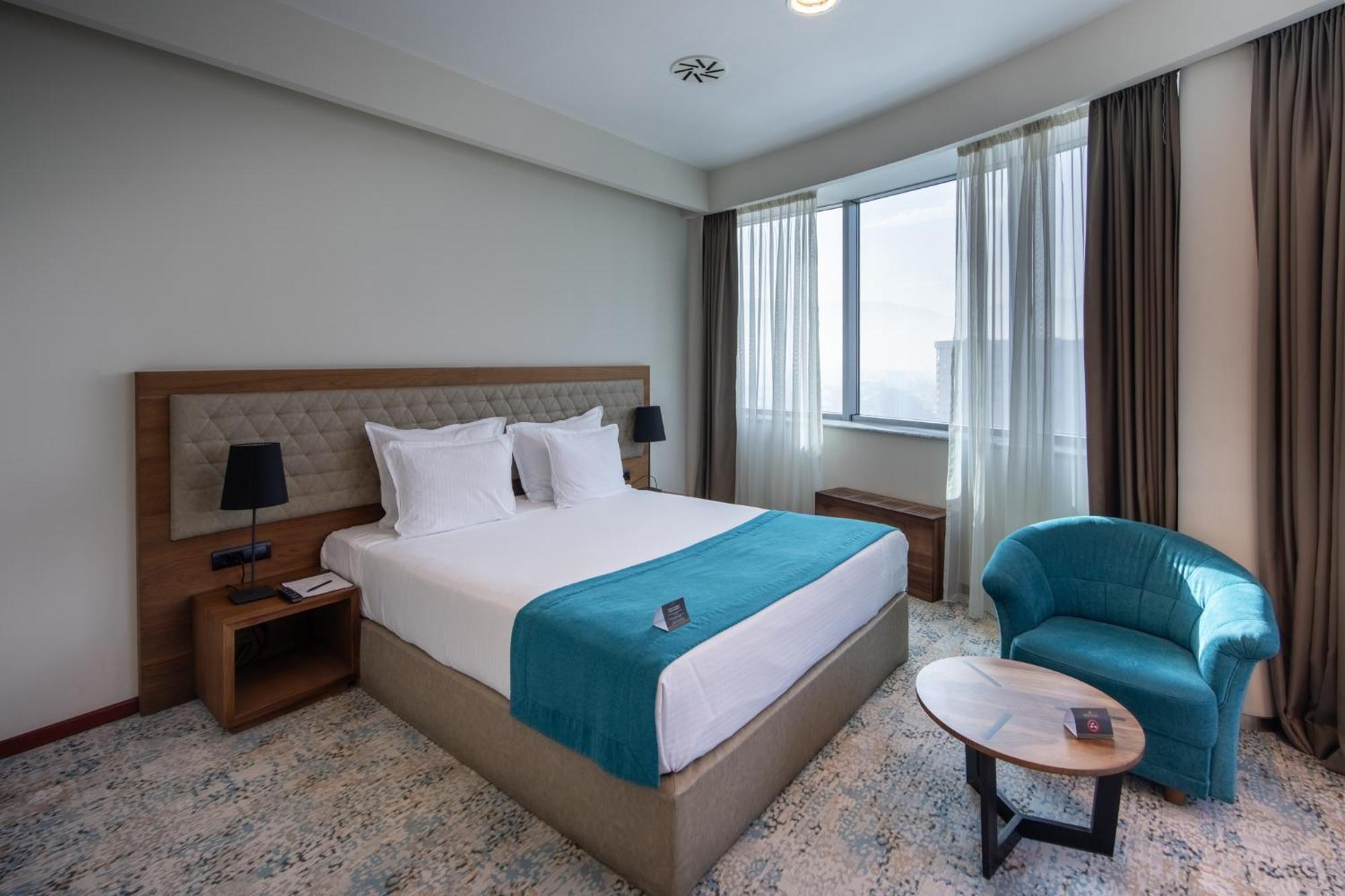 拉顿广场酒店 塞拉耶佛 外观 照片 A bedroom at the hotel