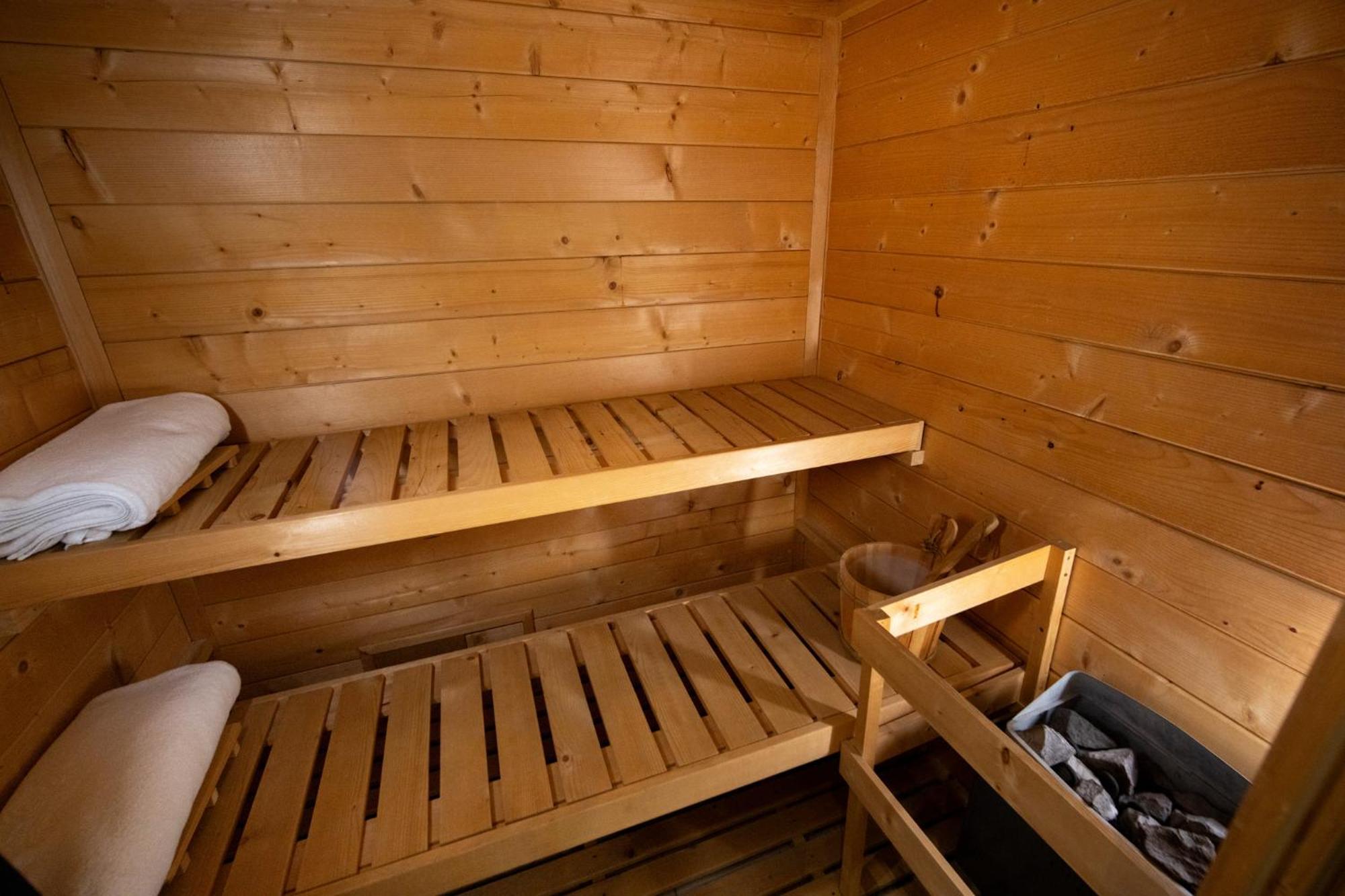拉顿广场酒店 塞拉耶佛 外观 照片 A Finnish sauna